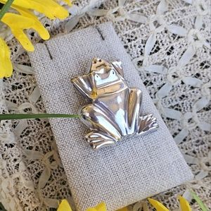Vtg. 925 sterling silver frog brooch